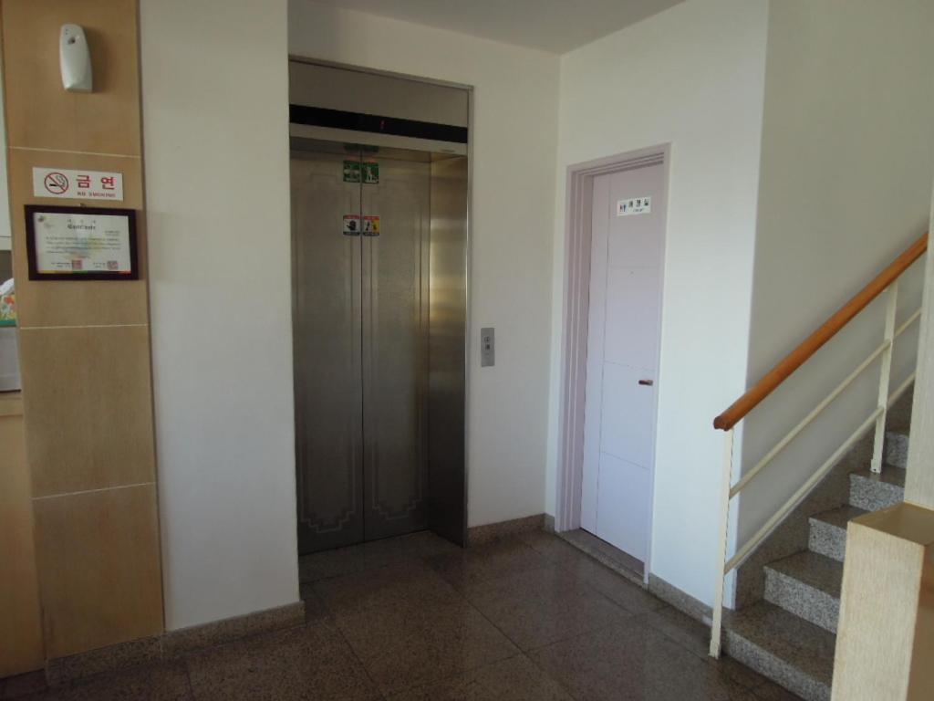 Hotel Good Inn Szogüpho Kültér fotó